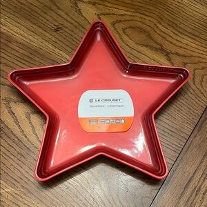 Le Creuset Cherry Star Stoneware Platter‎